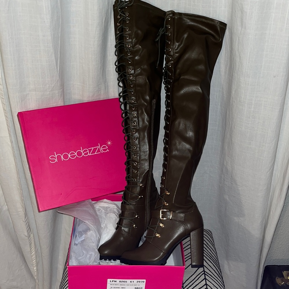 Shoe Dazzle Women’s Thigh High Olive Faux Leather Lace Up Boots- Size 8.5-NIB